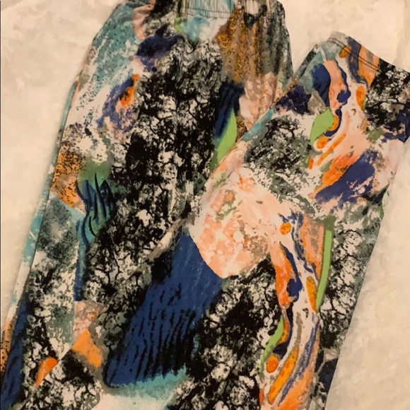 BEAUTIFUL BNWOT EXTRA CURVY AMELIA JAMES LEGGINGS - Picture 4 of 4